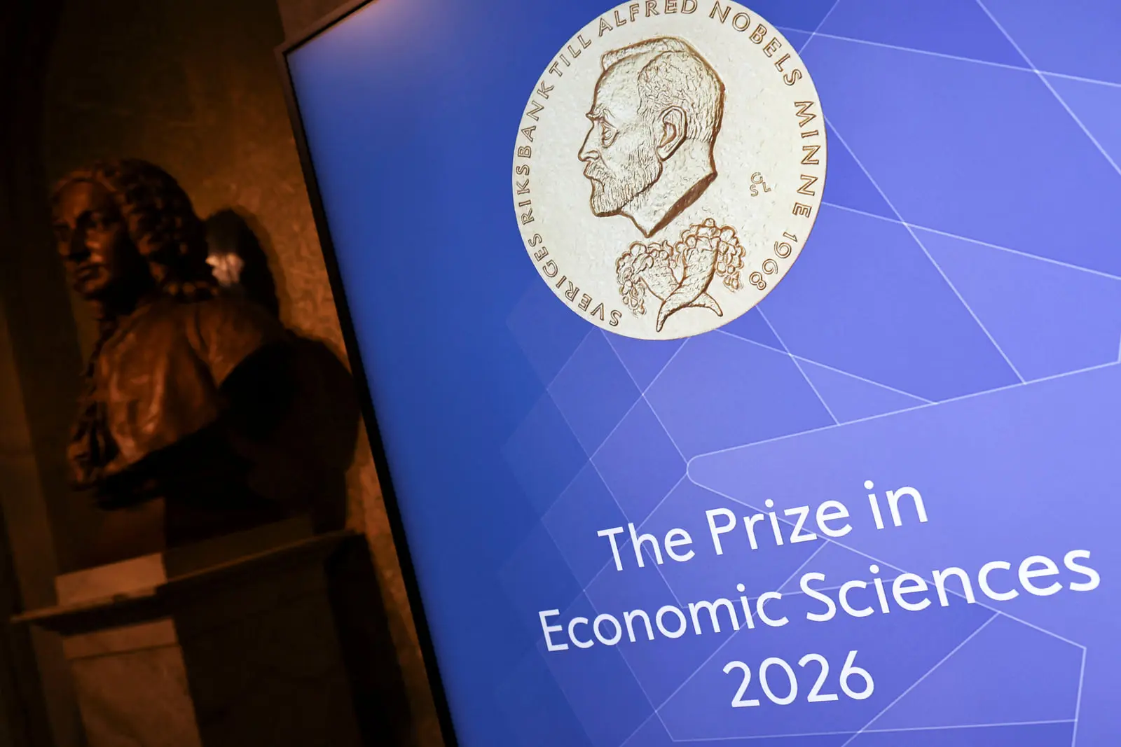 مدال جایزه علوم اقتصادی (The Prize in Economic Sciences) با تصویر آلفرد نوبل (Alfred Nobel)