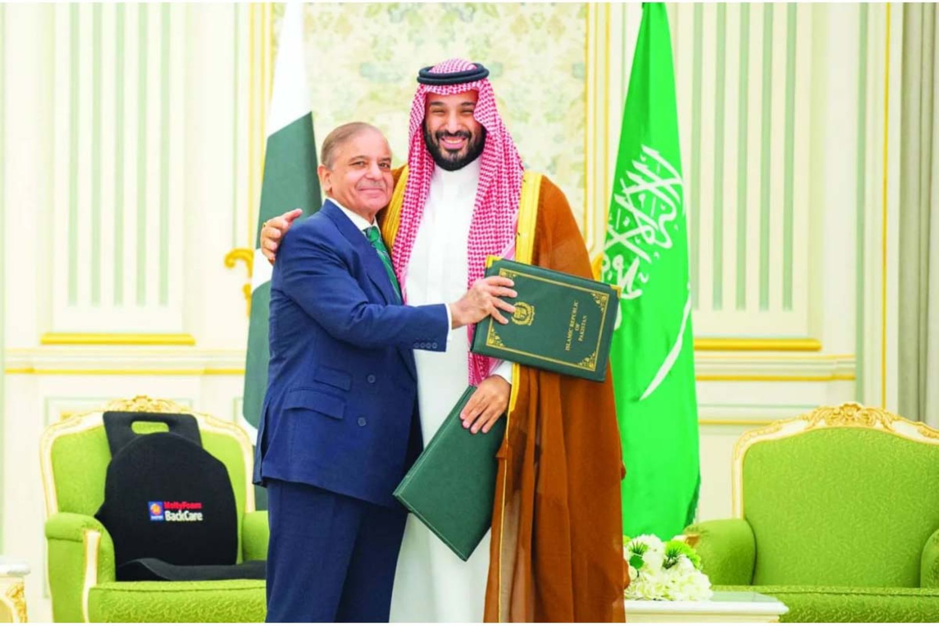 محمد بن سلمان و شهباز شریف