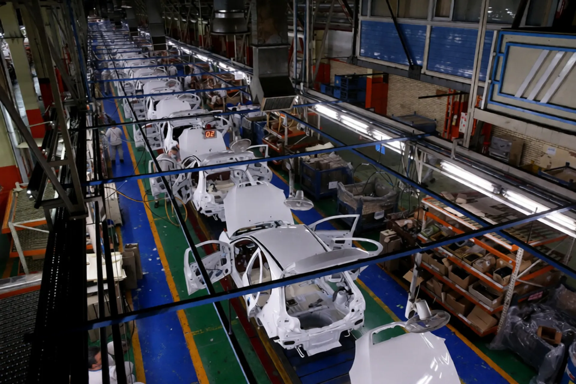 نمای هوایی از خط مونتاژ خودرو در کارخانه سایپا