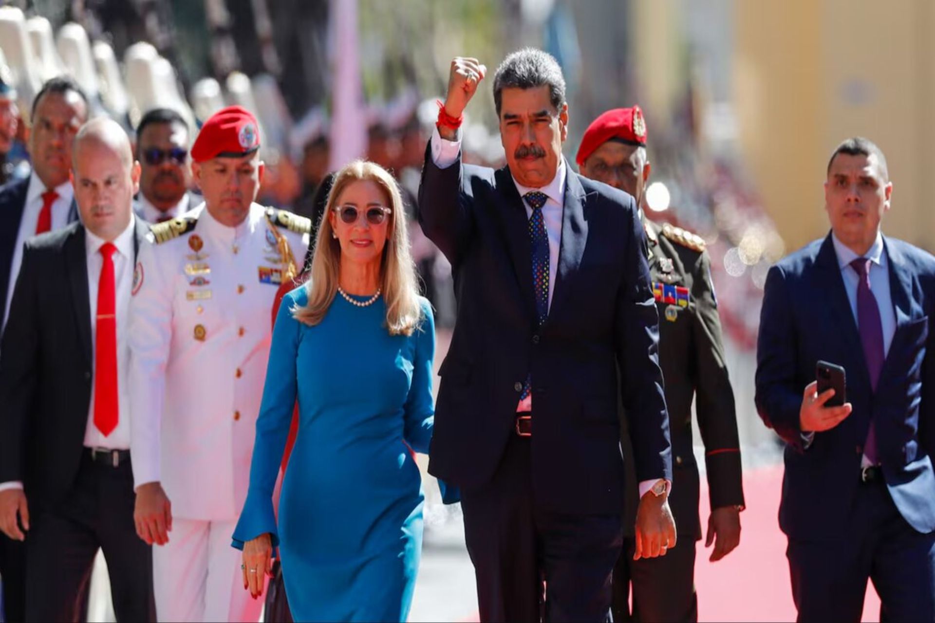 نیکلاس مادورو، رئیس‌جمهور ونزوئلا، در کنار همسرش سیلیا فلورس، سیاستمدار و رئیس پیشین مجلس ملی این کشور