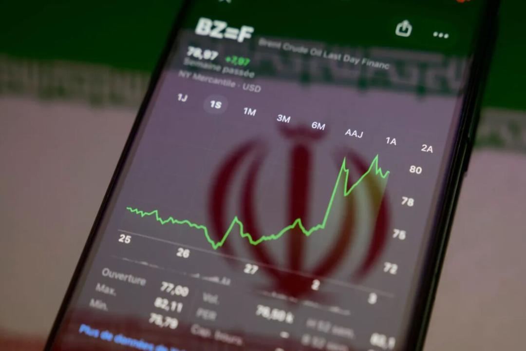تصویر معاملات اتی نفت با بک گراندی از پرچم ایران