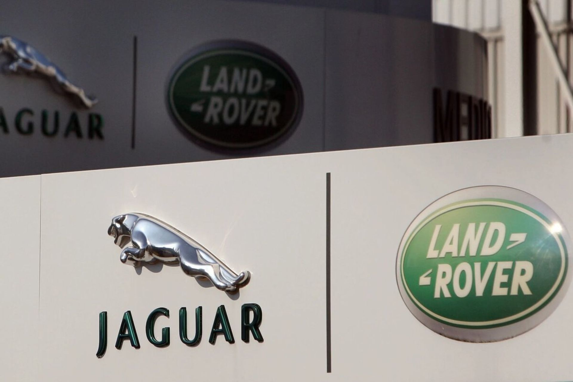 نماد کارخانه خودرو جگوار که هدف حمله سایبری قرار گرفته 