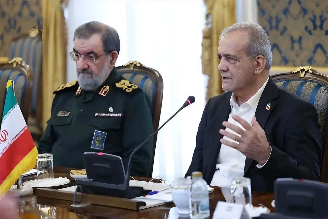 پزشکیان و محسن رضایی