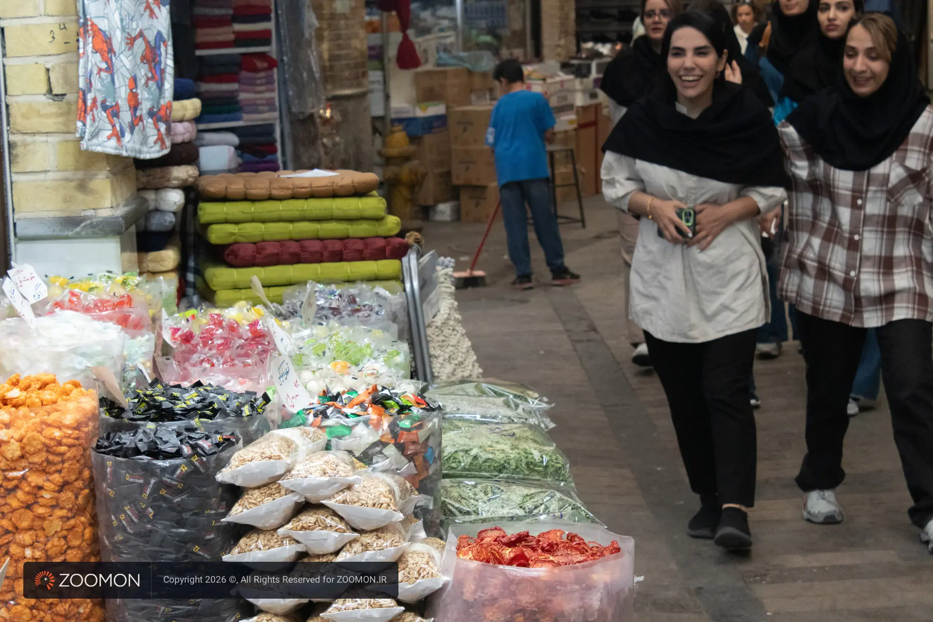 محصولات خوراکی و آجیل بسته‌بندی شده در غرفه‌های بازار تجریش