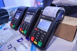 سه دستگاه کارتخوان مدل ترندیت (Trendit) T3 روی میز قرار دارند