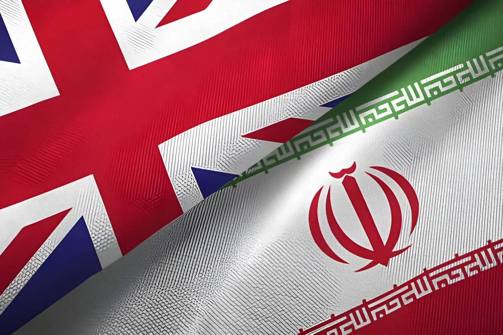 پرچم بریتانیا و پرچم ایران در کنار هم
