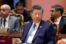 شی جین‌پینگ (Xi Jinping) در نشست رسمی در چین